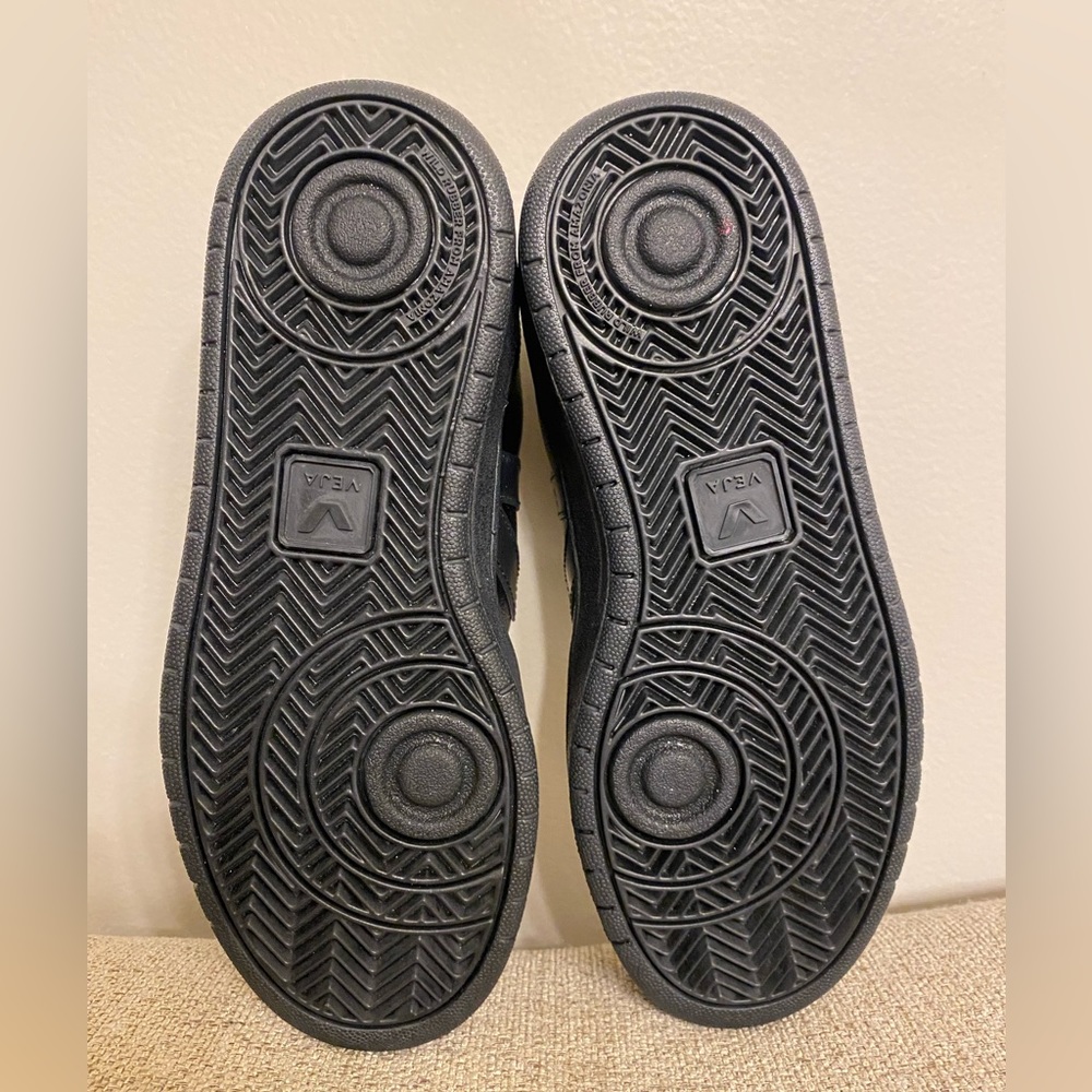 VEJA V-10  MADE IN BRAZIL VEGAN ALL BLACK 2.0 - Picture 13 of 16